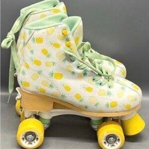 EUC Roller Derby Candi Girl Lucy Adjustable Girls Roller Skates (Medium 3-6)
